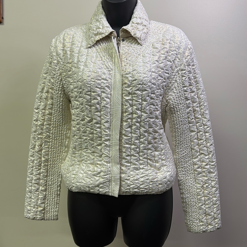 UBU petite medium jacket detailed with a quilted  intricate pattern stitching.